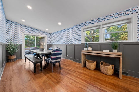 Tiny photo for 305 Wilshire Drive W, Wilmette, IL 60091 (MLS # 12787235)