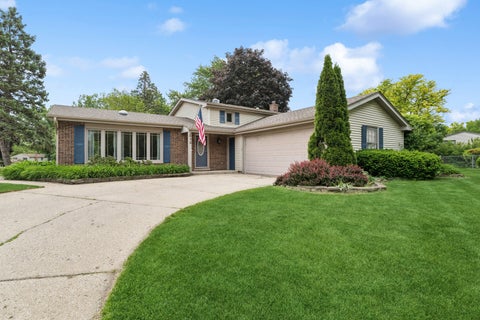 Photo of 413 Catalpa Lane, Libertyville, IL 60048 (MLS # 12673407)