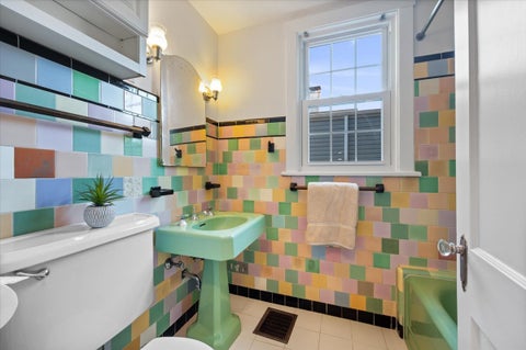 Tiny photo for 1213 Oakton Street, Evanston, IL 60202 (MLS # 12772616)
