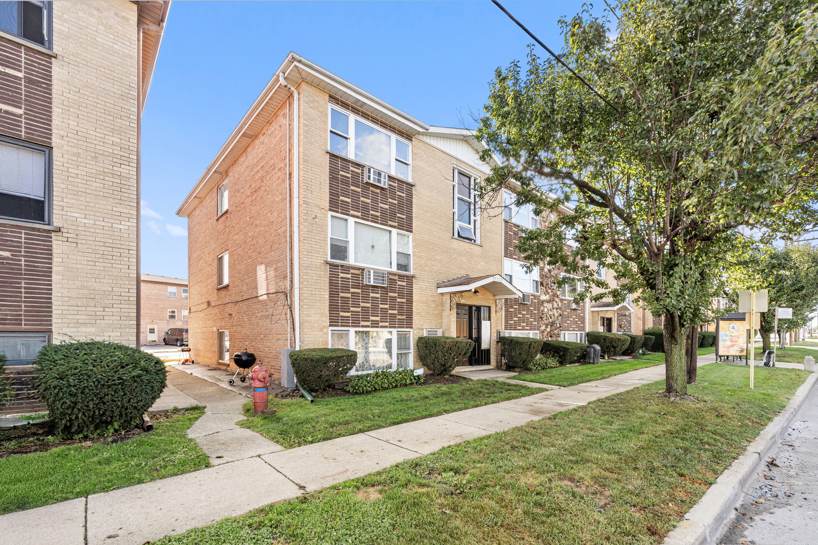 9231-9235 W Irving Park Road