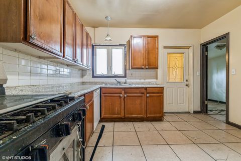 Tiny photo for 10052 S Lafayette Avenue, Chicago, IL 60628 (MLS # 12437751)