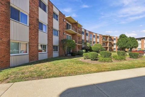 Tiny photo for 9724 S Karlov Avenue #304, Oak Lawn, IL 60453 (MLS # 12760923)