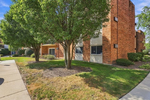 Tiny photo for 9724 S Karlov Avenue #304, Oak Lawn, IL 60453 (MLS # 12760923)