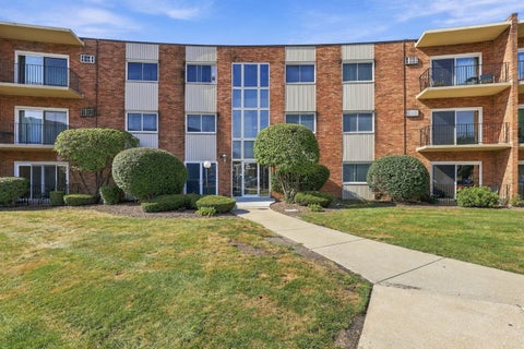 Photo of 9724 S Karlov Avenue #304, Oak Lawn, IL 60453 (MLS # 12760923)