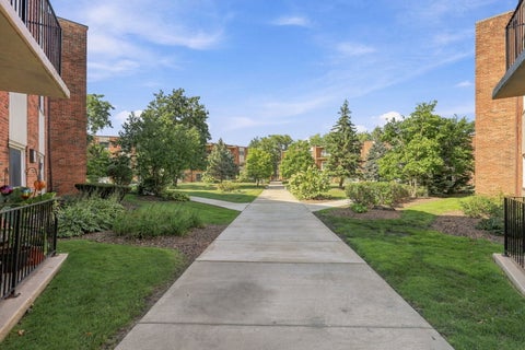 Tiny photo for 9724 S Karlov Avenue #304, Oak Lawn, IL 60453 (MLS # 12760923)