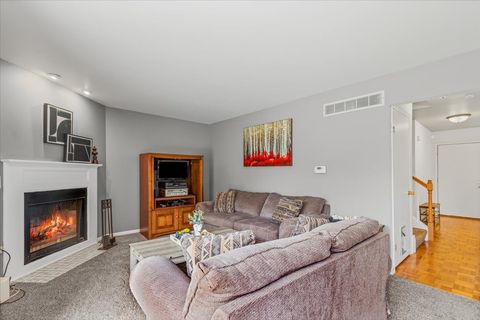 Tiny photo for 924 STRATFORD Court, Grayslake, IL 60030 (MLS # 12418813)