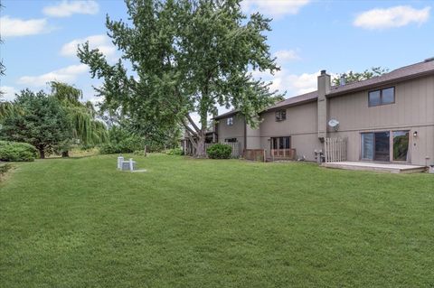 Tiny photo for 924 STRATFORD Court, Grayslake, IL 60030 (MLS # 12418813)