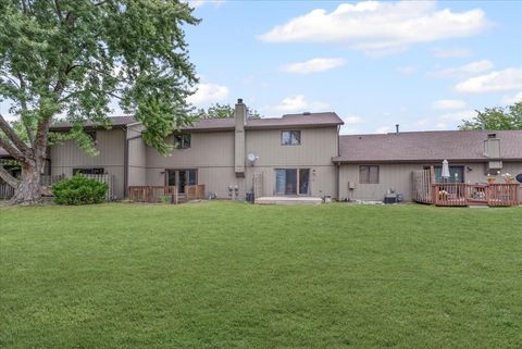 Tiny photo for 924 STRATFORD Court, Grayslake, IL 60030 (MLS # 12418813)