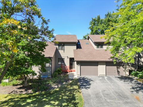 Photo of 924 STRATFORD Court, Grayslake, IL 60030 (MLS # 12418813)