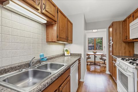 Tiny photo for 924 STRATFORD Court, Grayslake, IL 60030 (MLS # 12418813)