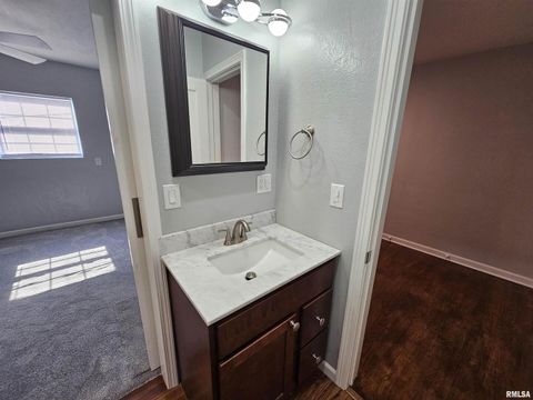 Tiny photo for 219 S 19TH Street, Mt Vernon, IL 62864 (MLS # EB460189)