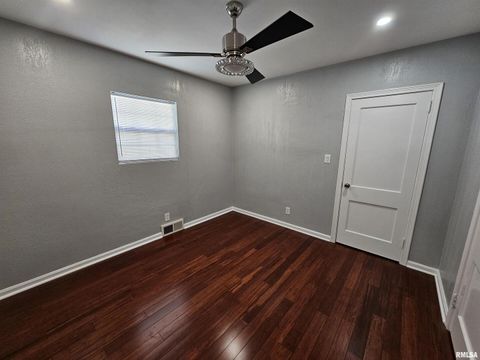 Tiny photo for 219 S 19TH Street, Mt Vernon, IL 62864 (MLS # EB460189)