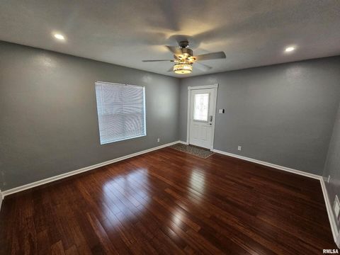 Tiny photo for 219 S 19TH Street, Mt Vernon, IL 62864 (MLS # EB460189)