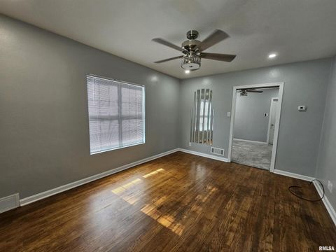 Tiny photo for 219 S 19TH Street, Mt Vernon, IL 62864 (MLS # EB460189)