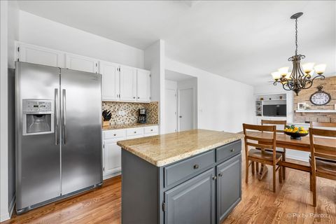 Tiny photo for 18500 W Aspen Court, Grayslake, IL 60030 (MLS # 12582559)