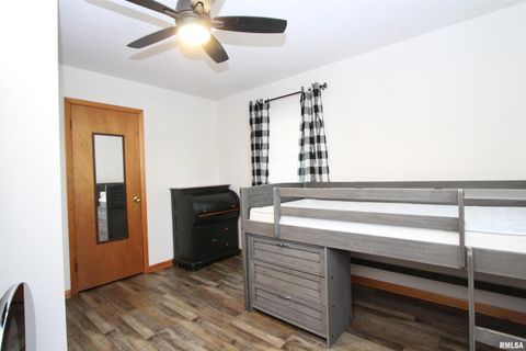 Tiny photo for 915 N 12TH Street, Clinton, IA 52732 (MLS # QC4266503)