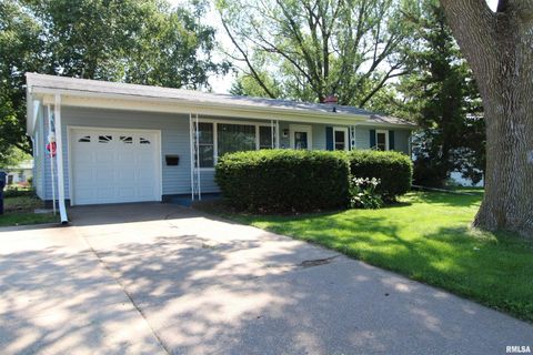 Photo of 915 N 12TH Street, Clinton, IA 52732 (MLS # QC4266503)