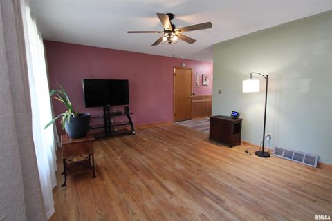 Tiny photo for 915 N 12TH Street, Clinton, IA 52732 (MLS # QC4266503)