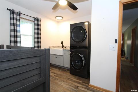 Tiny photo for 915 N 12TH Street, Clinton, IA 52732 (MLS # QC4266503)