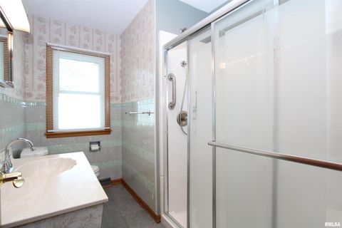 Tiny photo for 915 N 12TH Street, Clinton, IA 52732 (MLS # QC4266503)