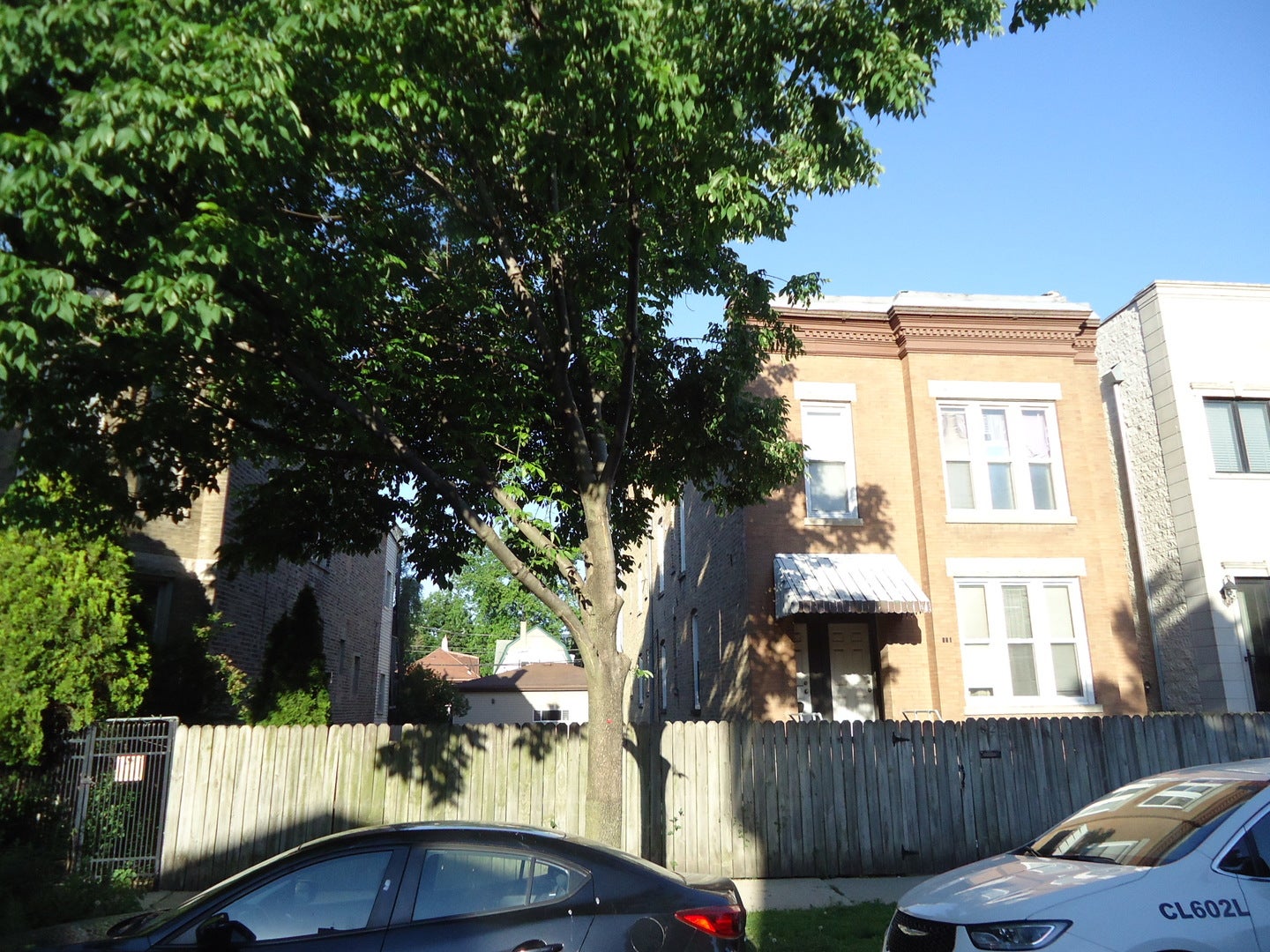 821-23 N Fairfield Avenue