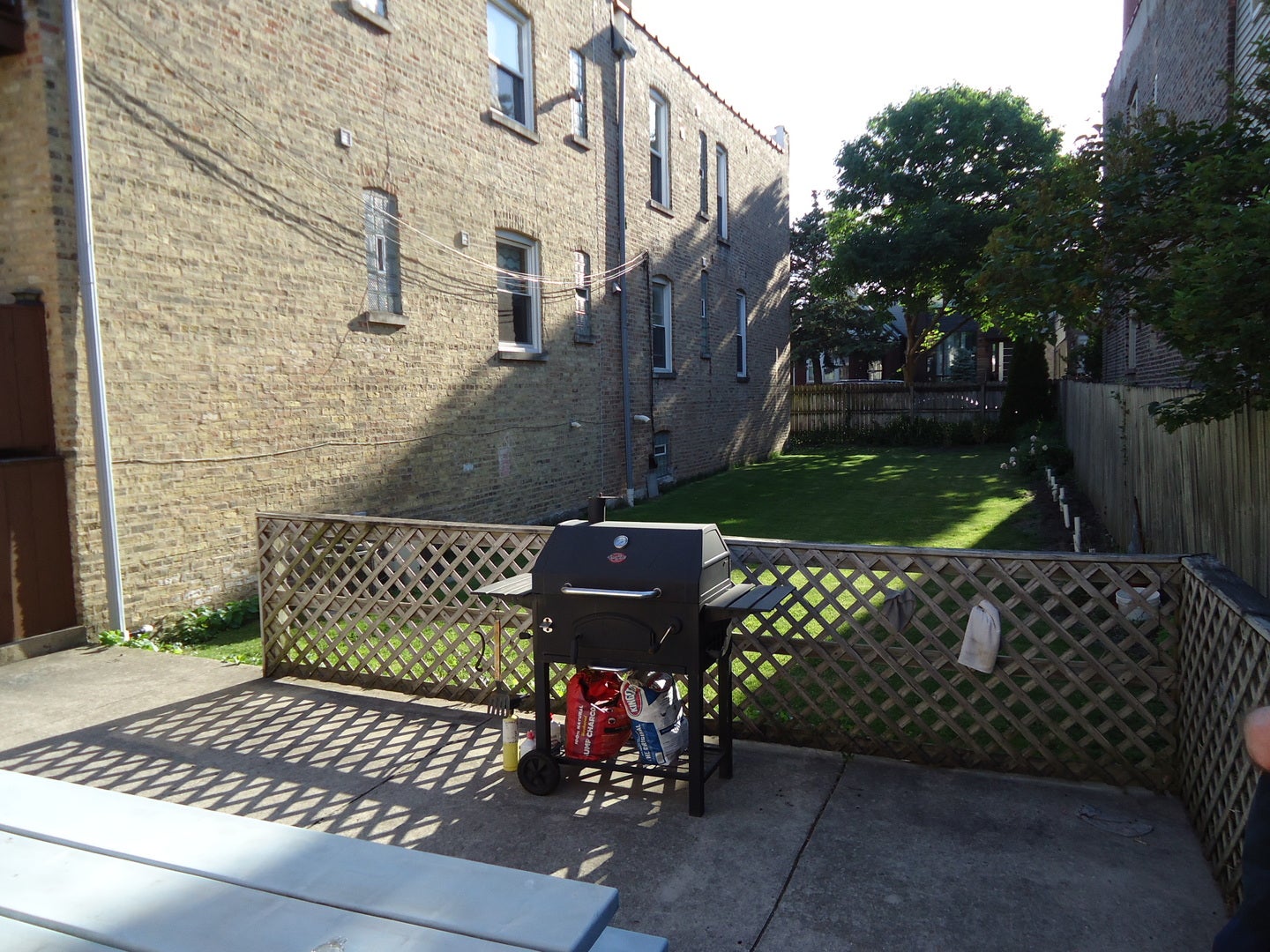 821-23 N Fairfield Avenue
