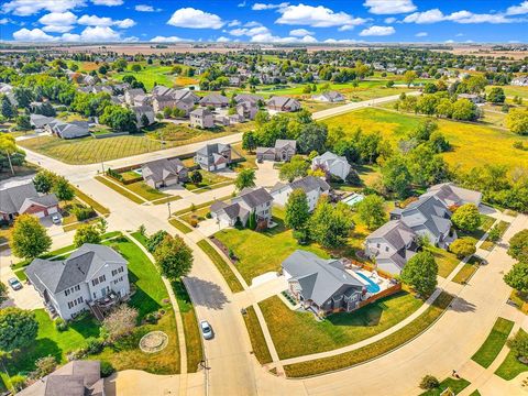Tiny photo for 9 Willowbend Court, Bloomington, IL 61705 (MLS # 12470927)