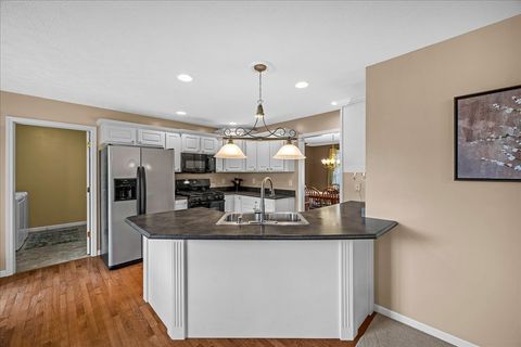 Tiny photo for 9 Willowbend Court, Bloomington, IL 61705 (MLS # 12470927)