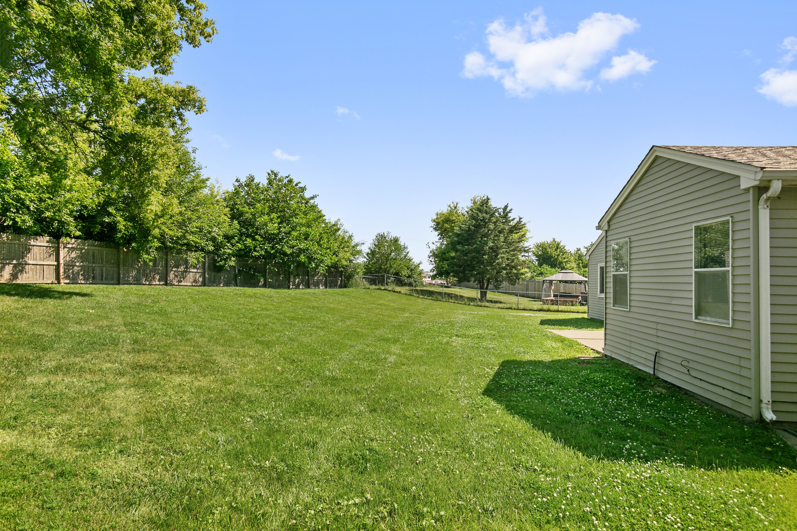 895 Fieldside Lane