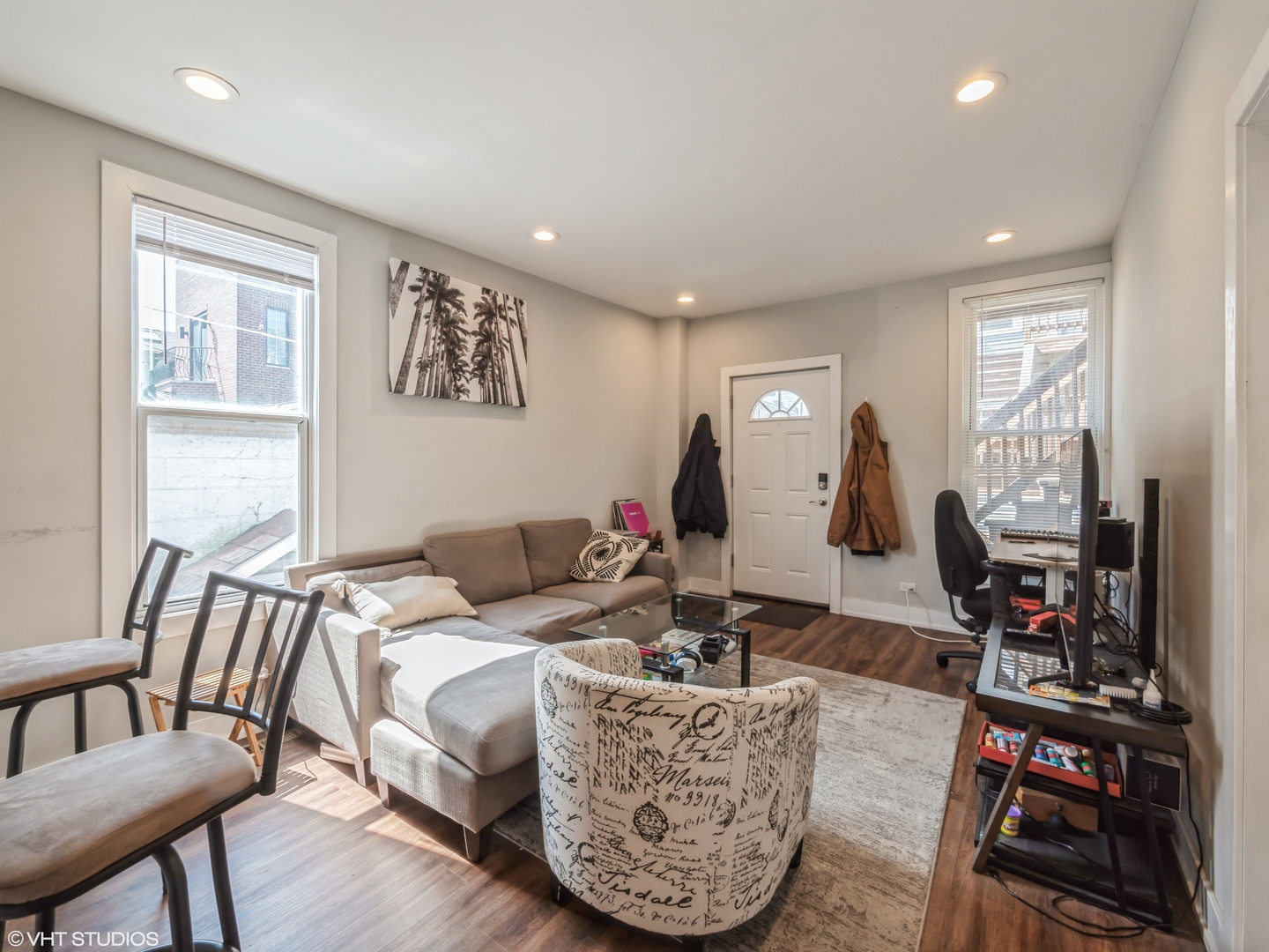 1305 W Barry Avenue 1R