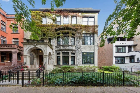 Photo of 556 W Arlington Place #2, Chicago, IL 60614 (MLS # 12795978)