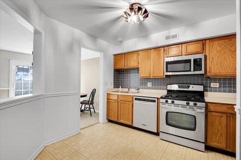 Tiny photo for 1735 Portsmith Lane #8-3, Arlington Heights, IL 60004 (MLS # 12678643)