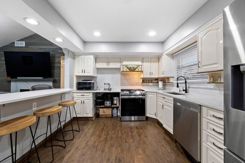 Tiny photo for 7656 W 80th Place, Bridgeview, IL 60455 (MLS # 12522469)