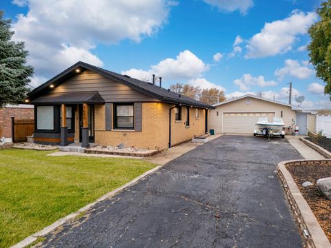 Tiny photo for 7656 W 80th Place, Bridgeview, IL 60455 (MLS # 12522469)