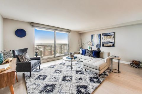 Tiny photo for 6007 N Sheridan Road #25E, Chicago, IL 60660 (MLS # 12511415)