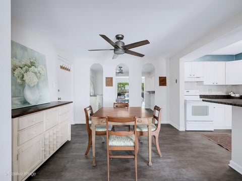 Tiny photo for 925 8TH Avenue #4, La Grange, IL 60525 (MLS # 12661963)