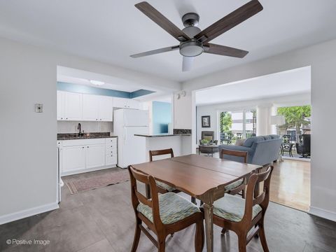 Tiny photo for 925 8TH Avenue #4, La Grange, IL 60525 (MLS # 12661963)