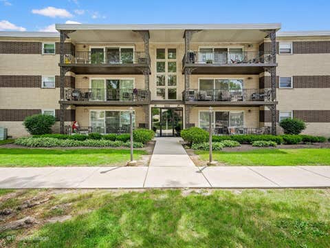Tiny photo for 925 8TH Avenue #4, La Grange, IL 60525 (MLS # 12661963)