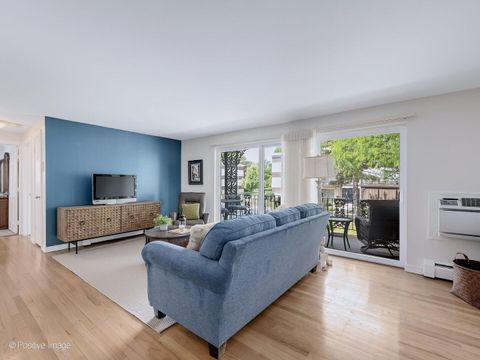 Tiny photo for 925 8TH Avenue #4, La Grange, IL 60525 (MLS # 12661963)