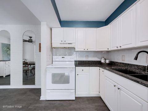 Tiny photo for 925 8TH Avenue #4, La Grange, IL 60525 (MLS # 12661963)