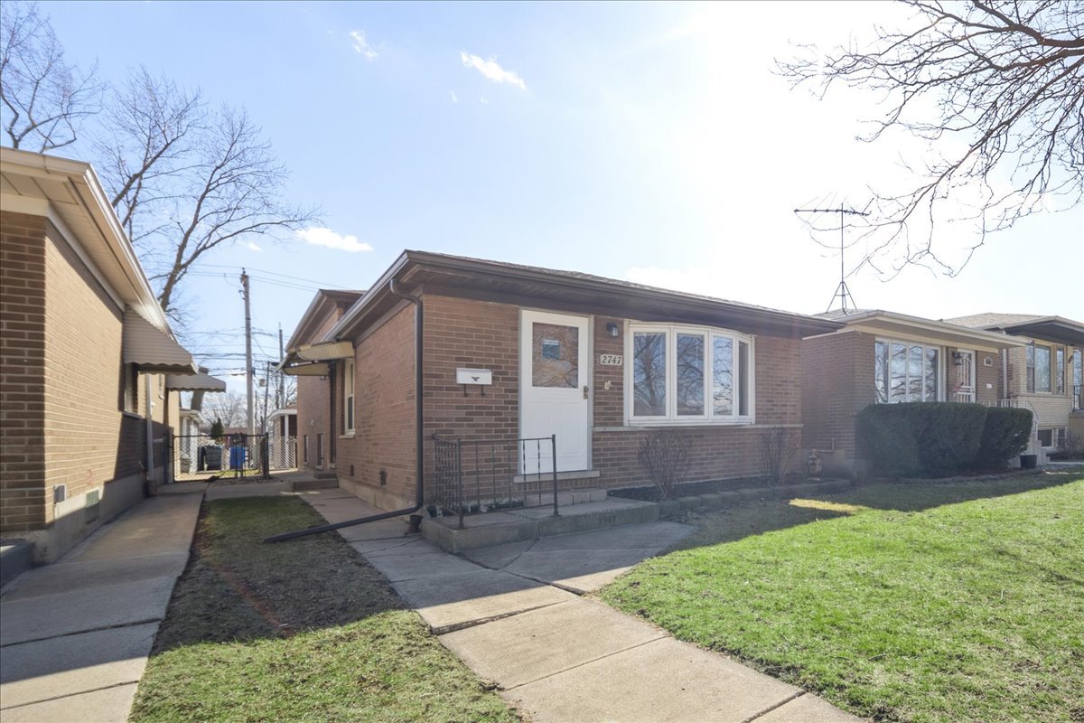 2747 E 130th Street
