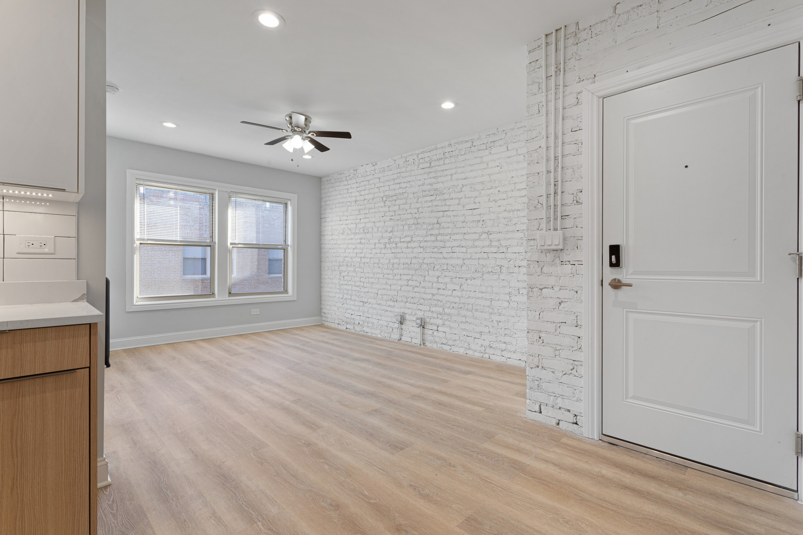 1633 W Chase Avenue 1L