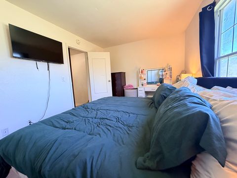 Tiny photo for 612 E Campus Drive #A-1, Carbondale, IL 62901 (MLS # 12597214)