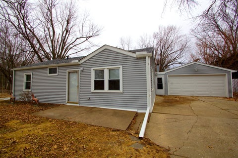 Photo of 3210 W 68th Street, Davenport, IA 52806 (MLS # 12721661)