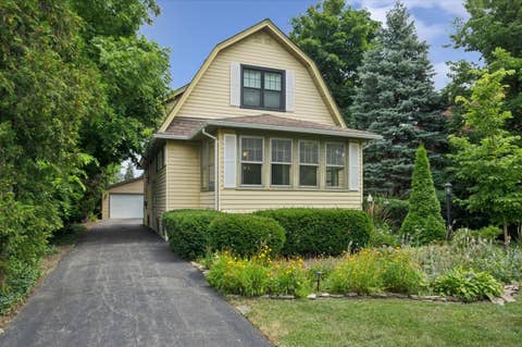 Tiny photo for 285 N Larch Avenue, Elmhurst, IL 60126 (MLS # 12733180)