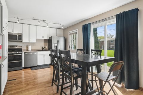 Tiny photo for 1058 N Boxwood Drive #A, Mount Prospect, IL 60056 (MLS # 12625923)