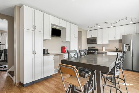 Tiny photo for 1058 N Boxwood Drive #A, Mount Prospect, IL 60056 (MLS # 12625923)