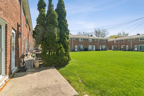 Tiny photo for 1058 N Boxwood Drive #A, Mount Prospect, IL 60056 (MLS # 12625923)