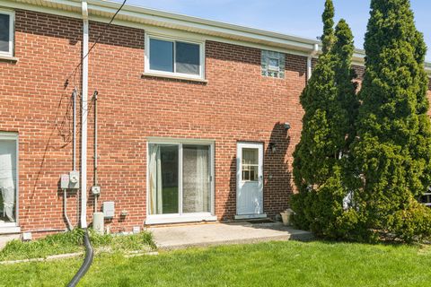 Tiny photo for 1058 N Boxwood Drive #A, Mount Prospect, IL 60056 (MLS # 12625923)