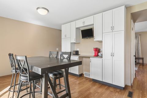 Tiny photo for 1058 N Boxwood Drive #A, Mount Prospect, IL 60056 (MLS # 12625923)